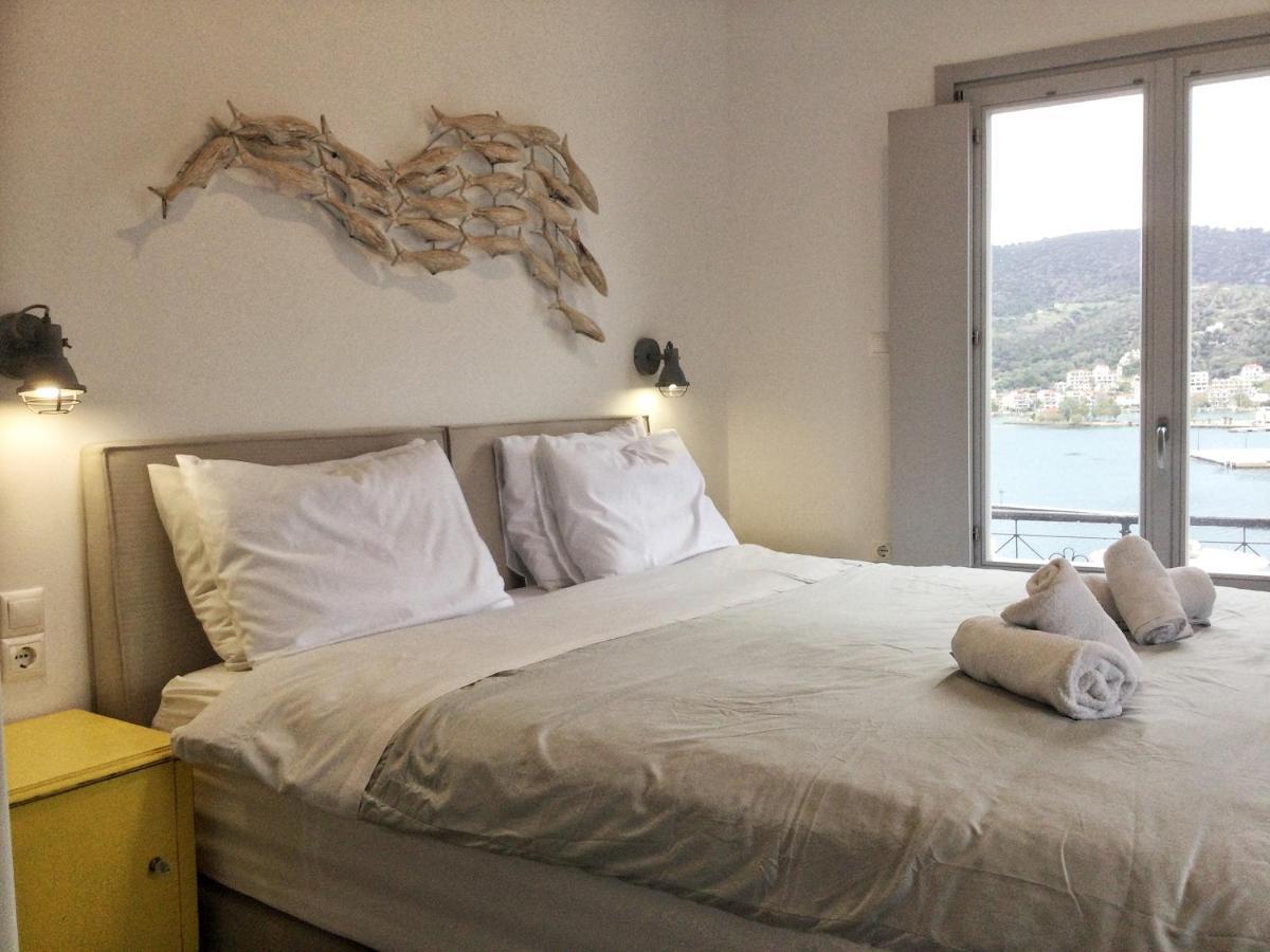 Poros Town Gigi Rooms מראה חיצוני תמונה